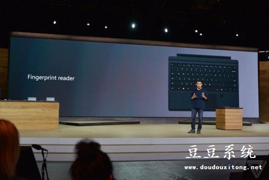 微软发布笔记本全新产品Surface Book图片赏集