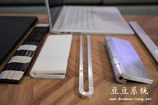 微软展示笔记本Surface Book内部结构设计原型